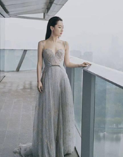 白冰造型师最新爆料,时尚女神白冰的蜕变之路